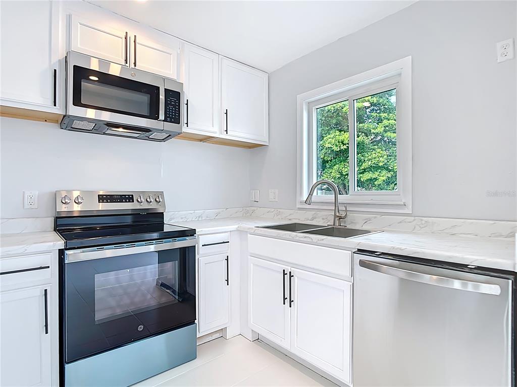 3095 Pinetree Street Port Charlotte, FL 33952 - Photo 15 of 44