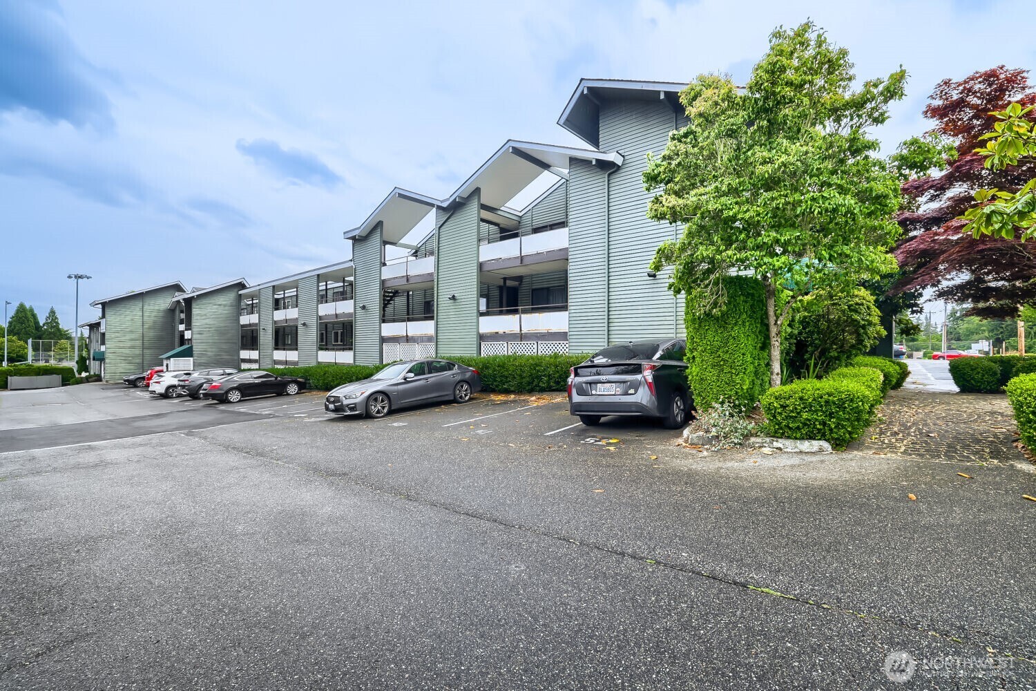 7924 212th Street Southwest, Unit 107 Edmonds, WA 98026 - Photo 2 of 17
