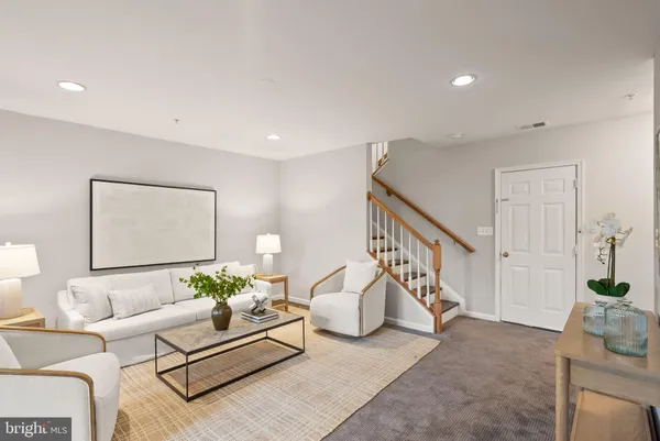 $825,000 | 6719 Aspen Trace Court, Annandale, VA 22003