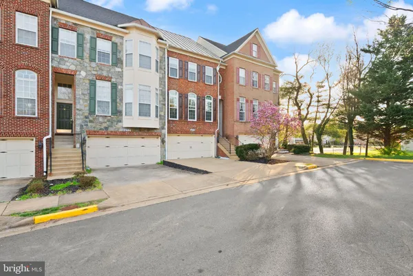 $825,000 | 6719 Aspen Trace Court, Annandale, VA 22003