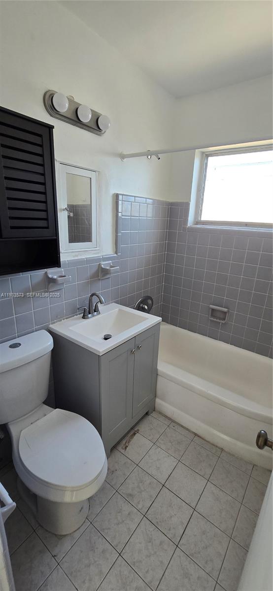 744 85th Street, Unit 4 Miami Beach, FL 33141 - Photo 14 of 20 Second bathroom