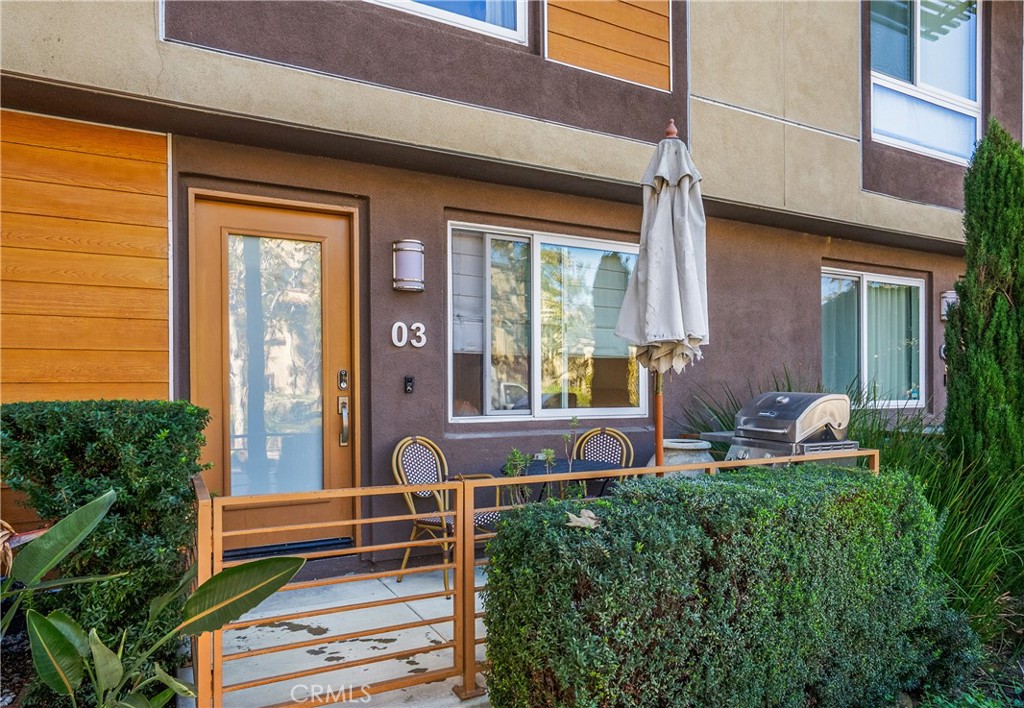 2581 Arvia Street, Unit 3 Los Angeles, CA 90065 - Photo 35 of 52 a house view with a seating space