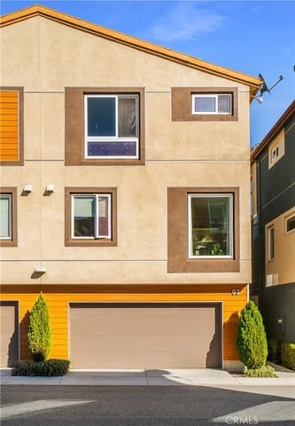 a view of entrance door of the house