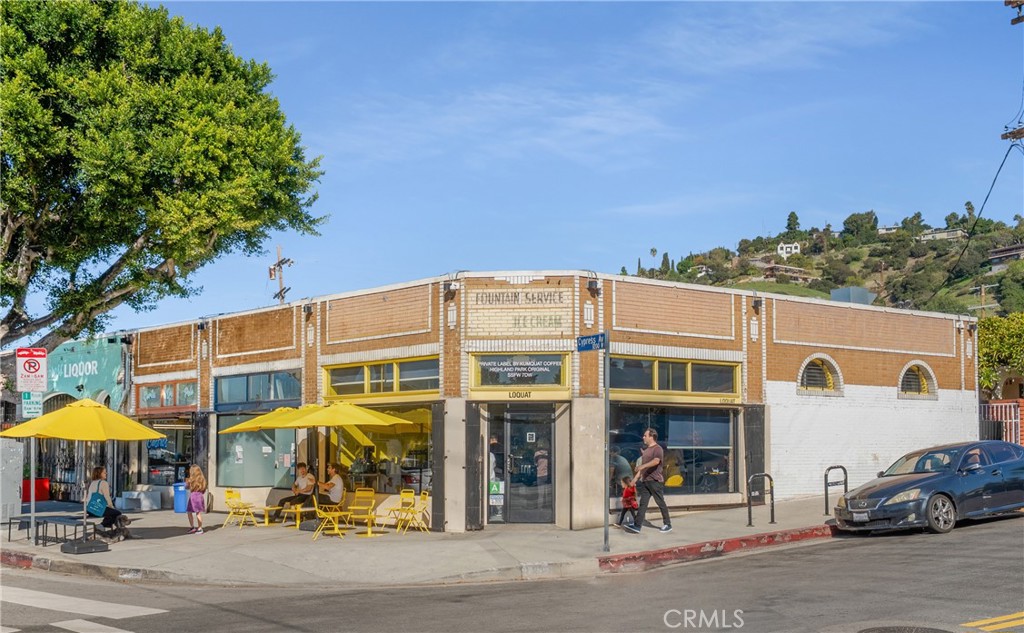 2581 Arvia Street, Unit 3 Los Angeles, CA 90065 - Photo 39 of 52 a view of a building with sitting area