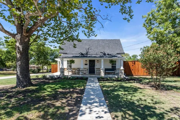 $295,000 | 421 North Main Street, Farmersville, TX 75442