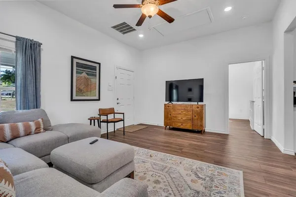 $295,000 | 421 North Main Street, Farmersville, TX 75442