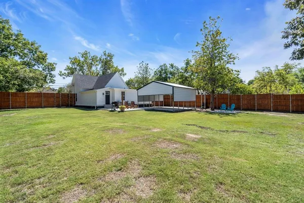 $295,000 | 421 North Main Street, Farmersville, TX 75442