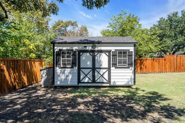$295,000 | 421 North Main Street, Farmersville, TX 75442