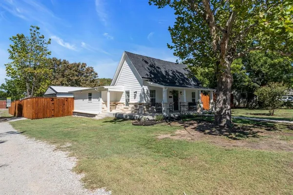 $295,000 | 421 North Main Street, Farmersville, TX 75442