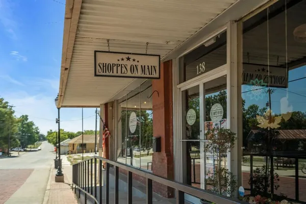 $295,000 | 421 North Main Street, Farmersville, TX 75442