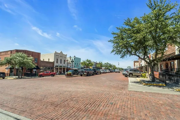 $295,000 | 421 North Main Street, Farmersville, TX 75442