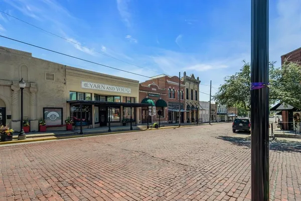 $295,000 | 421 North Main Street, Farmersville, TX 75442