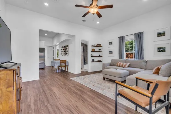 $295,000 | 421 North Main Street, Farmersville, TX 75442