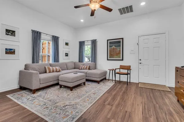 $295,000 | 421 North Main Street, Farmersville, TX 75442