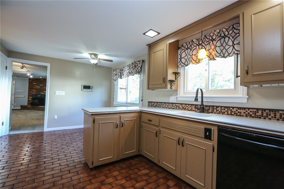 217 Judson Street Webster, NY 14580 - Photo 4 of 46