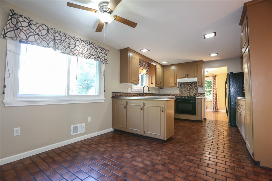 217 Judson Street Webster, NY 14580 - Photo 8 of 46