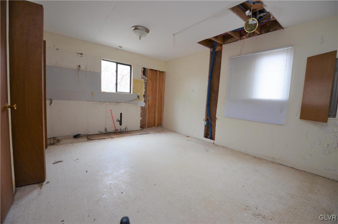 4841 Pine Ridge Drive West Bushkill, PA 18324 - Photo 4 of 14 Gallery Image 4