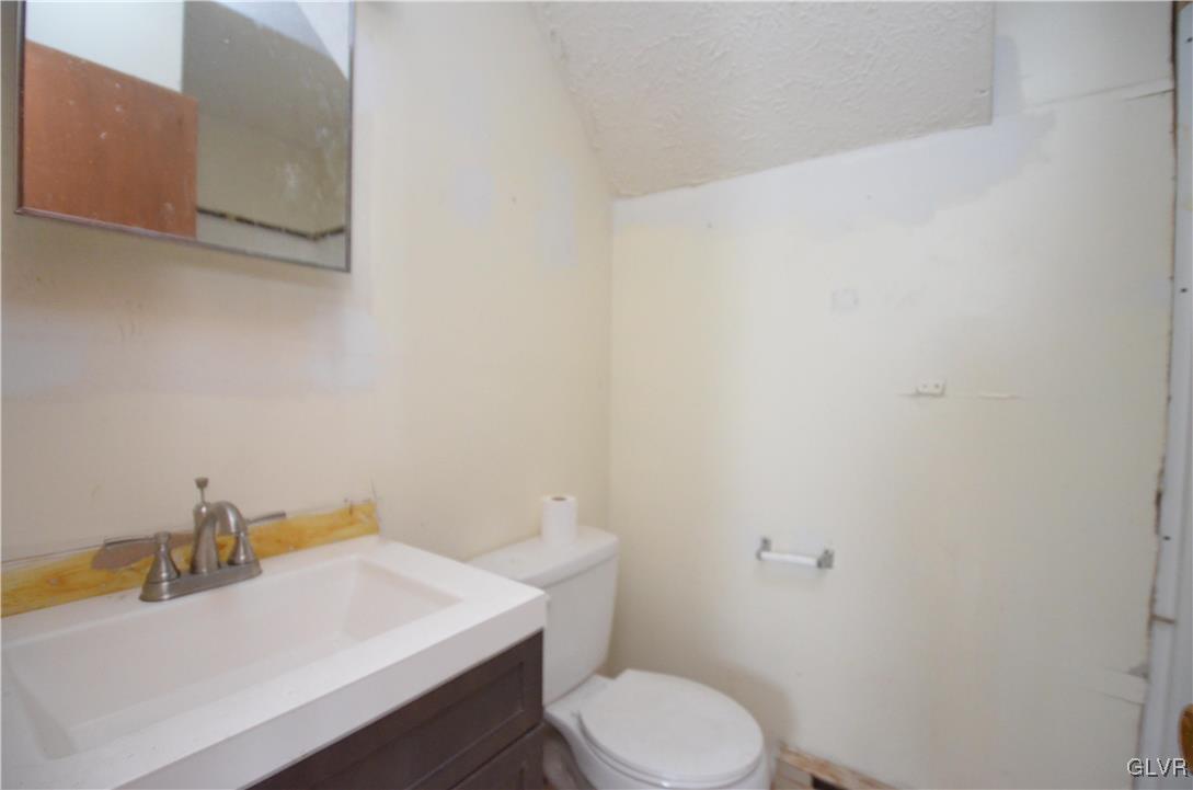 4841 Pine Ridge Drive West Bushkill, PA 18324 - Photo 7 of 14 Gallery Image 7