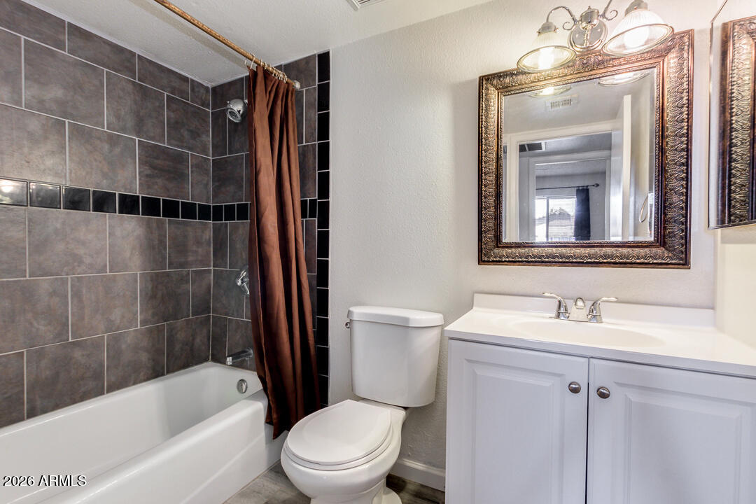 2149 East 10th Street, Unit 3 Tempe, AZ 85281 - Photo 10 of 14 a bathroom with a toilet a sink and bathtub