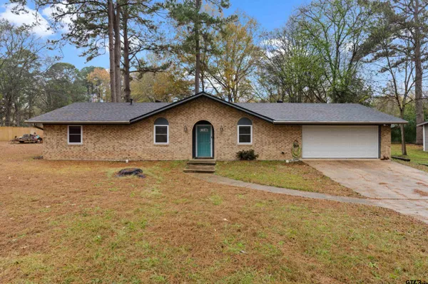 $225,000 | 4054 Lake Shore Drive, Lone Star, TX 75668