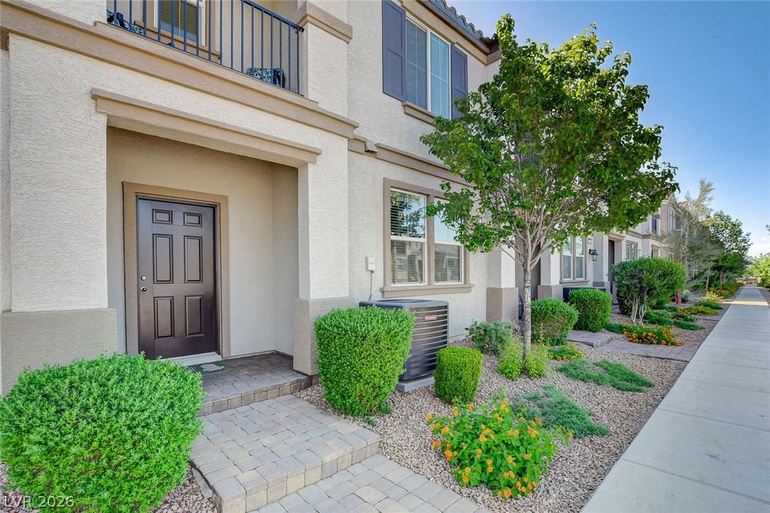 484 Filaree Place Henderson, NV 89015 - Photo 6 of 71 This appealing facade features a private entrance and a neatly landscaped front yard.