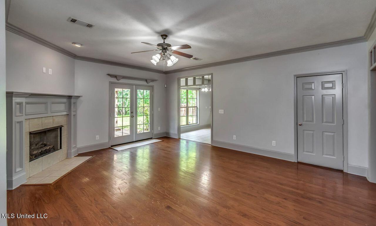 145 Bradfield Road Madison, MS 39110 - Photo 4 of 21 Living Room 145