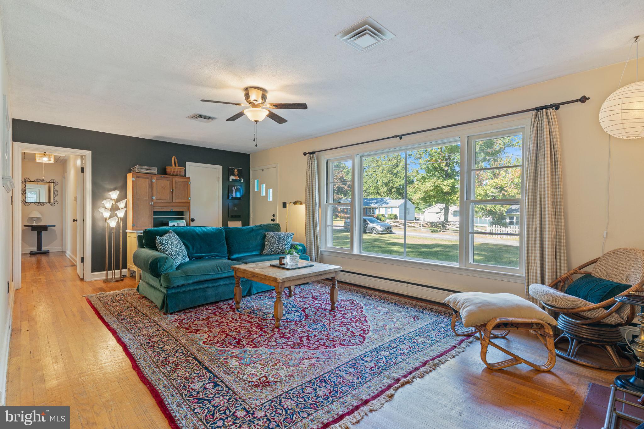 45989 Rolling Road Lexington Park, MD 20653 - Photo 4 of 33 Bright living room.