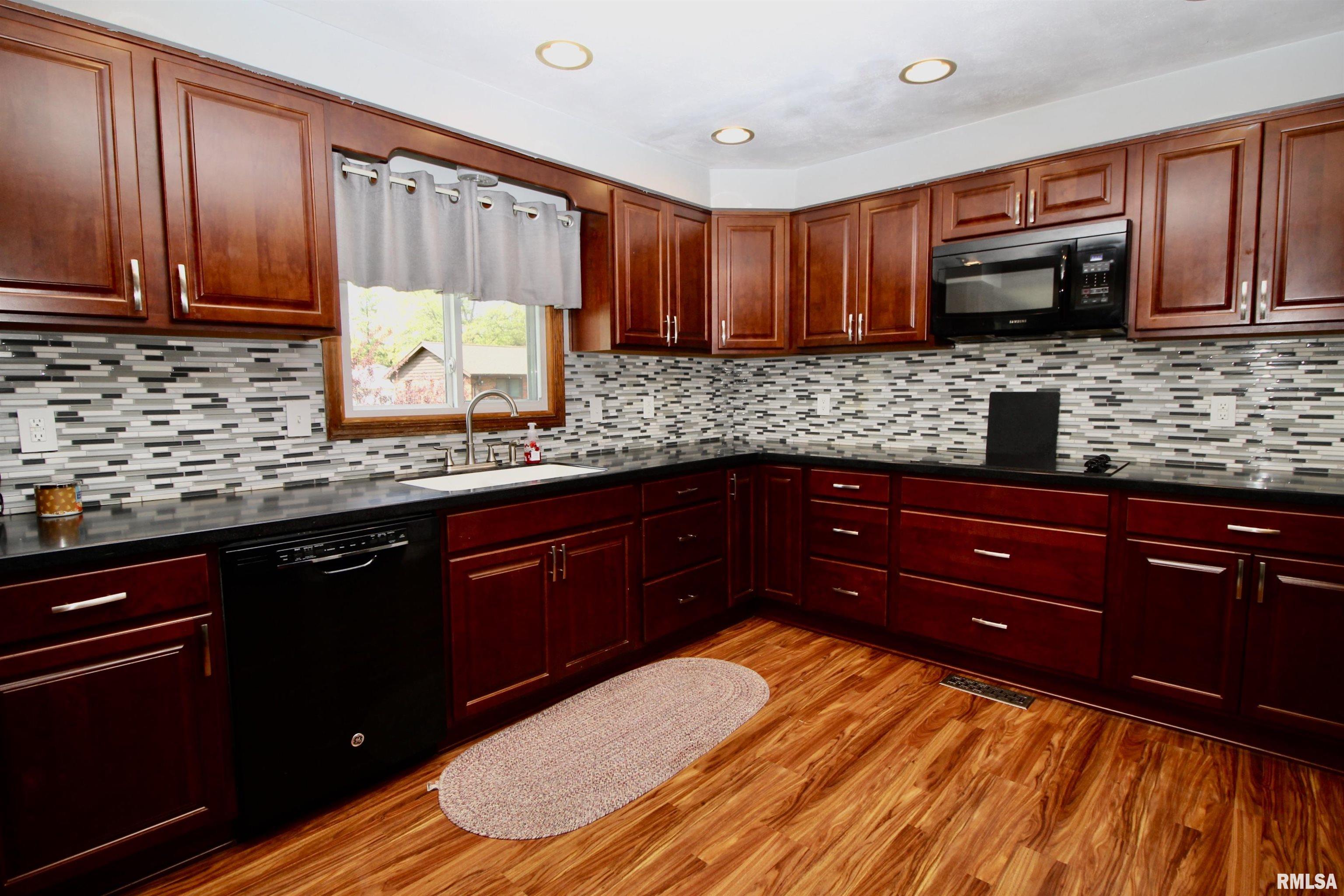 107 Chestnut Drive Morton, IL 61550 - Photo 11 of 35