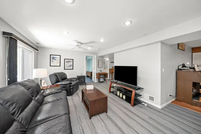 $299,900 | 1045 Fairway Drive, Fox Lake, IL 60020