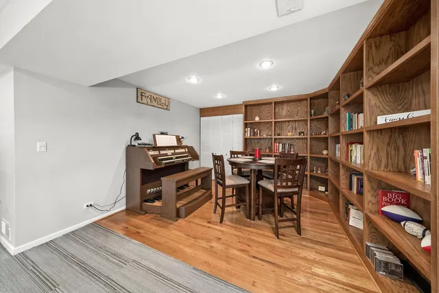 $299,900 | 1045 Fairway Drive, Fox Lake, IL 60020