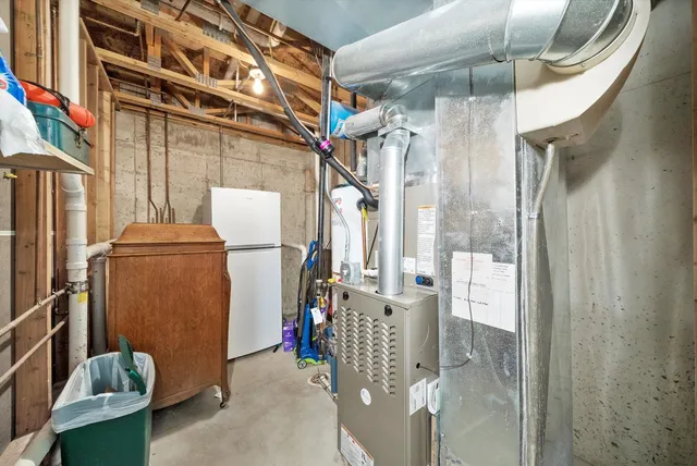 $299,900 | 1045 Fairway Drive, Fox Lake, IL 60020