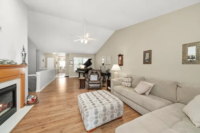 $299,900 | 1045 Fairway Drive, Fox Lake, IL 60020