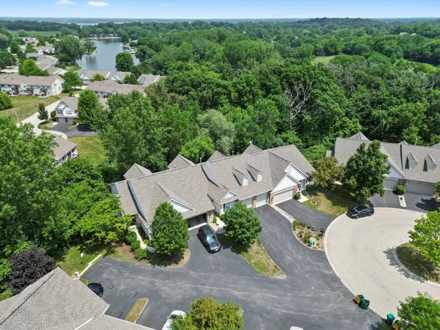 $299,900 | 1045 Fairway Drive, Fox Lake, IL 60020