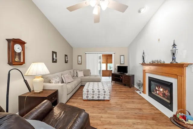 $299,900 | 1045 Fairway Drive, Fox Lake, IL 60020