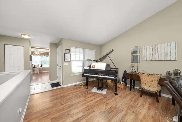 $299,900 | 1045 Fairway Drive, Fox Lake, IL 60020