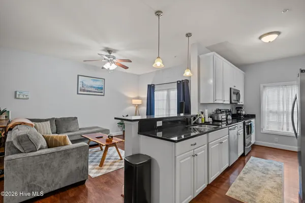 $1,600 | 119 Covil Avenue, Unit 101, Wilmington, NC 28403
