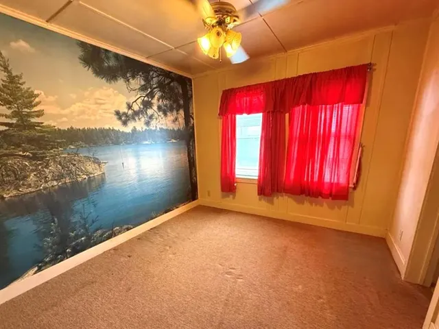 a view of empty room with window