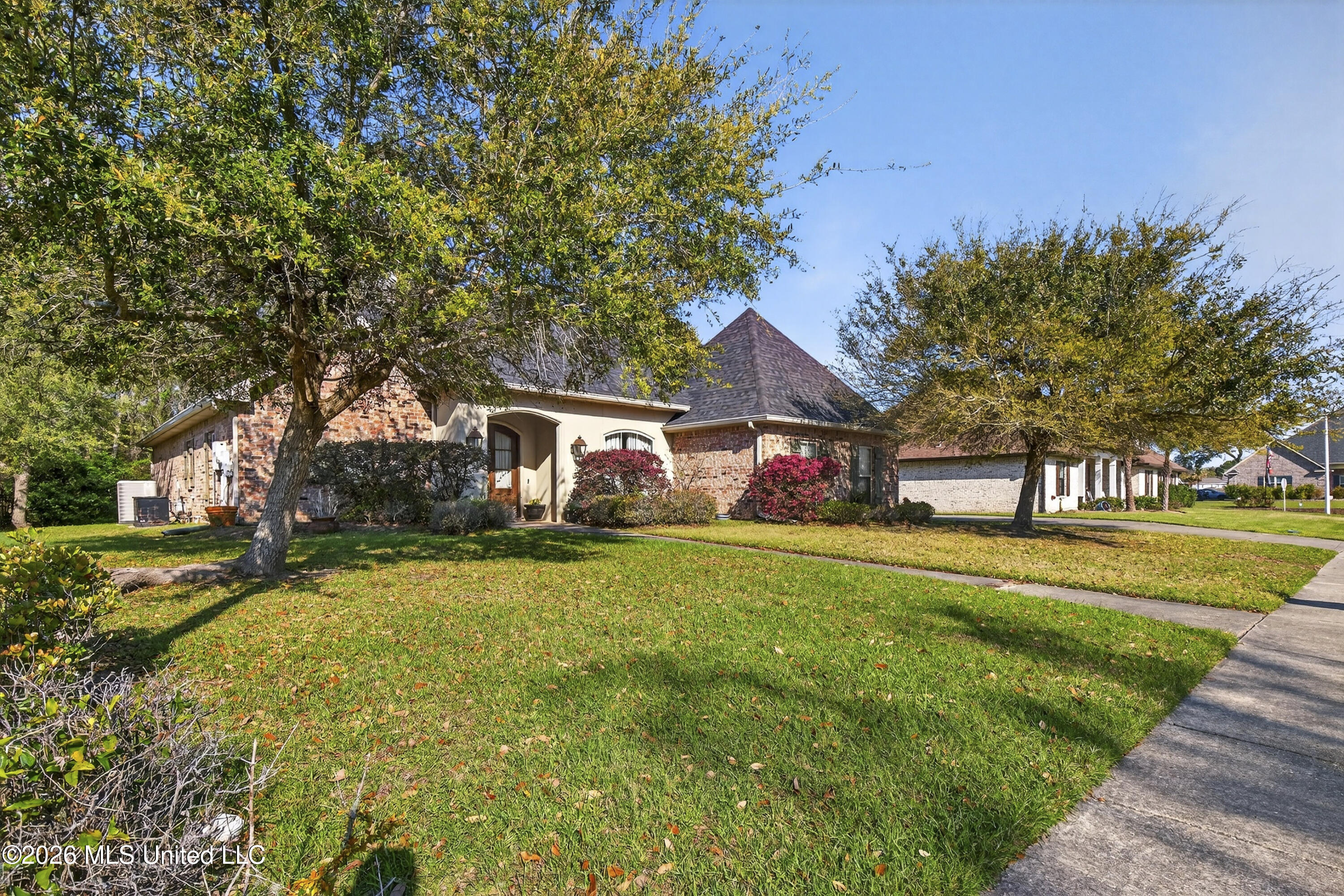 809 Darius Drive Biloxi, MS 39532 - Photo 3 of 39 809DariusDr.-3