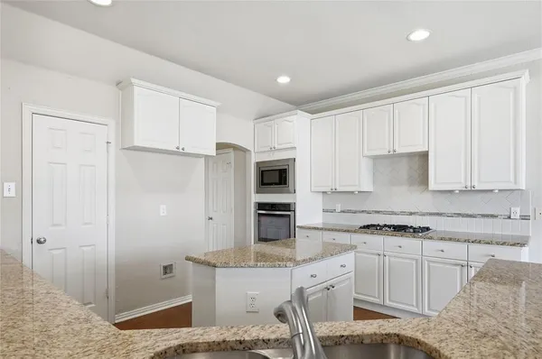 $1,100,000 | 303 Chestnut Cove Circle, Southlake, TX 76092