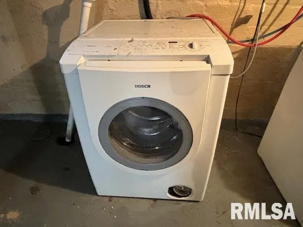 a close up view of washer and dryer
