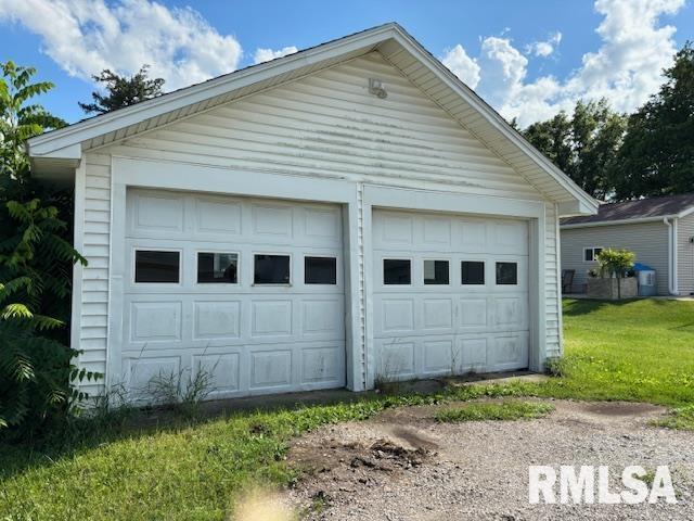 712 Roosevelt Avenue Kewanee, IL 61443 - Photo 2 of 21 a front view of a house with a garden