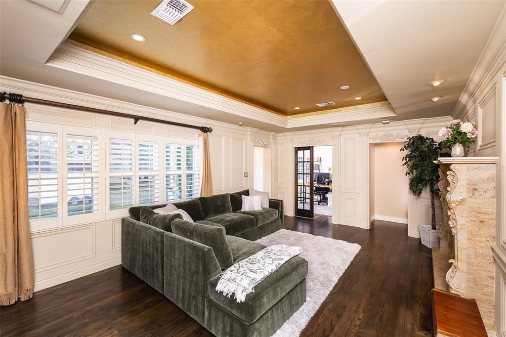 1001 Nottingham Street Orlando, FL 32803 - Photo 14 of 49 a living room with furniture and a large window