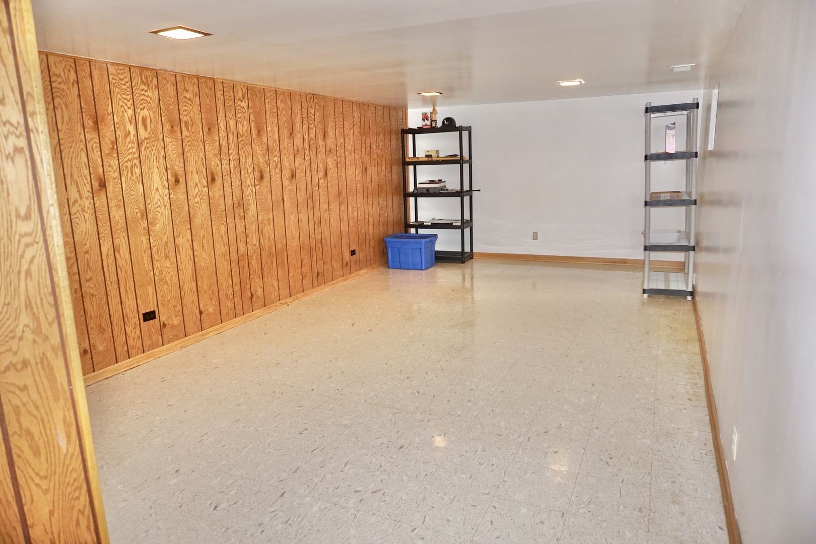 2220 Irwin Avenue Park Ridge, IL 60068 - Photo 12 of 24 Gallery Image 12