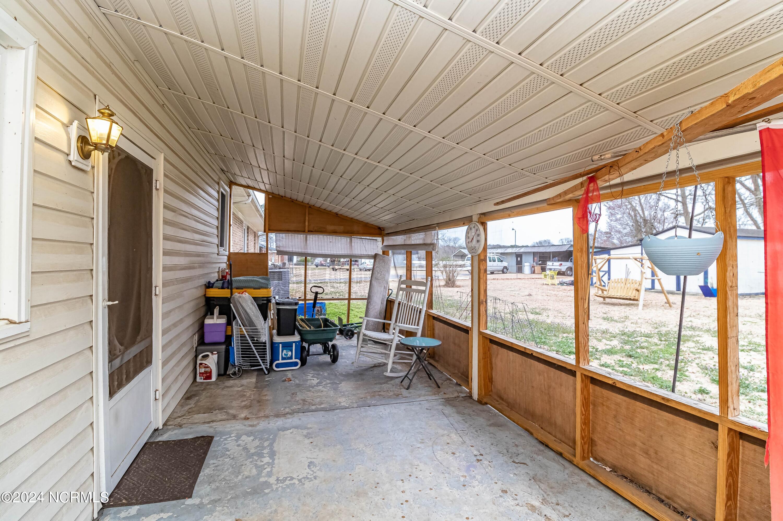 122 Fulton Road Dudley, NC 28333 - Photo 5 of 26 IMG_1355