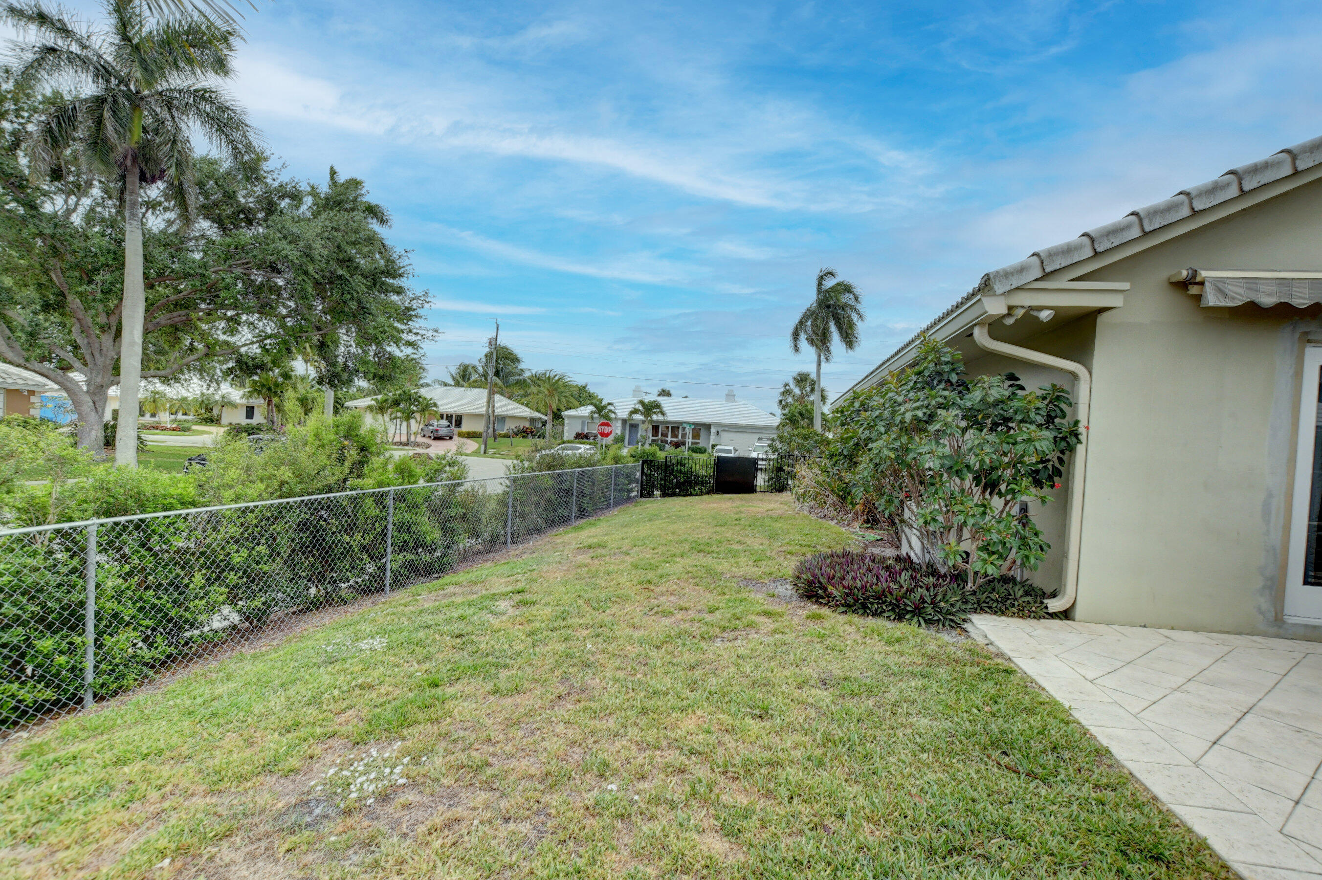 951 Holly Lane Boca Raton, FL 33486 - Photo 41 of 41 Side Yard