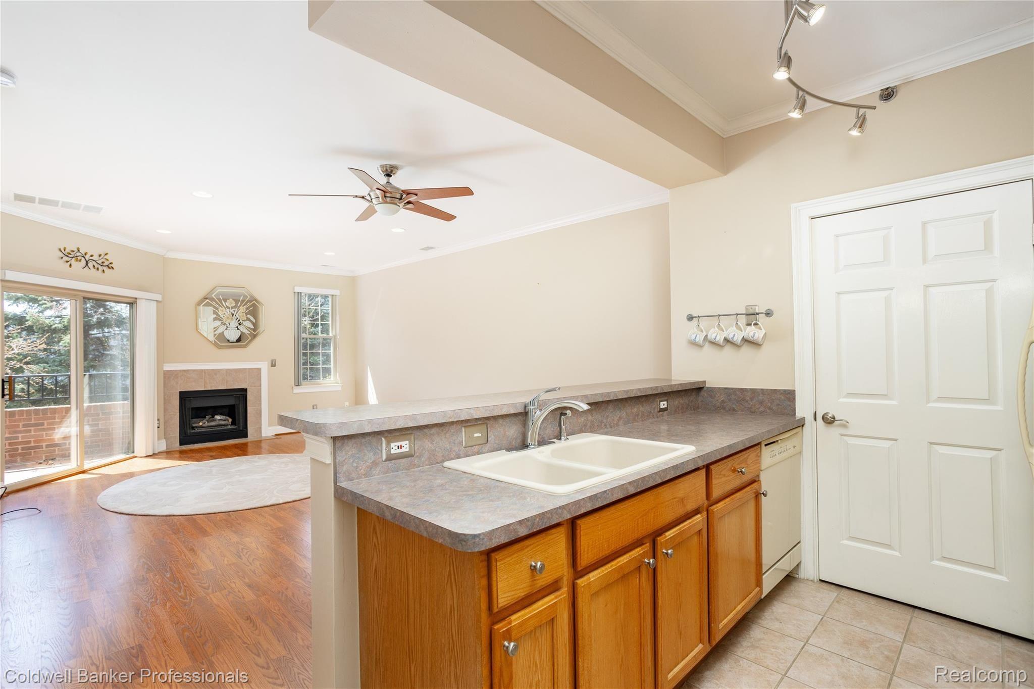 39136 Hayes Road Clinton Township, MI 48038 - Photo 8 of 28 39136 Hayes L0006.jpg