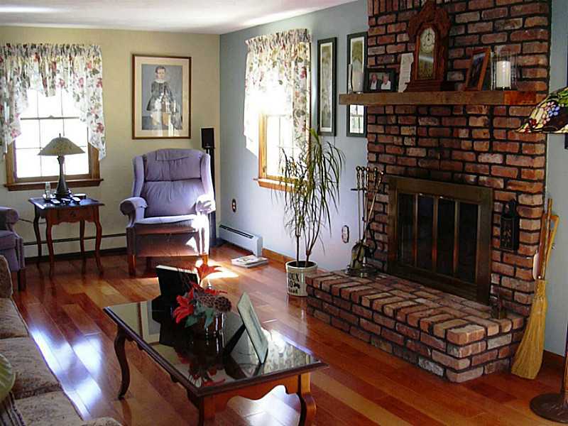 100 Log Road North Smithfield, RI 02830 - Photo 8 of 24 Living Room.