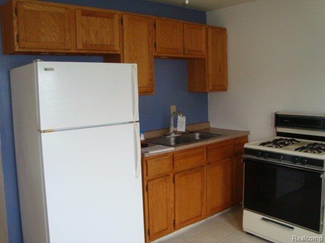 11018 Chapp Avenue Warren, MI 48089 - Photo 13 of 14 FHA Case 261-843200 Kitchen 2