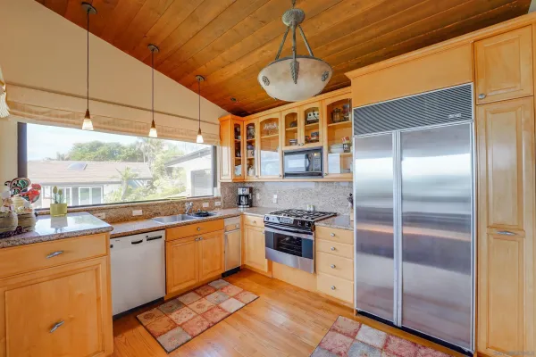 $4,950 | 6435 El Camino Del Teatro, La Jolla, CA 92037