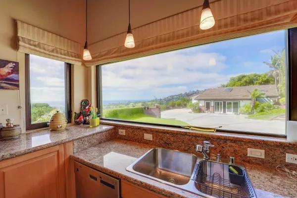 $4,950 | 6435 El Camino Del Teatro, La Jolla, CA 92037